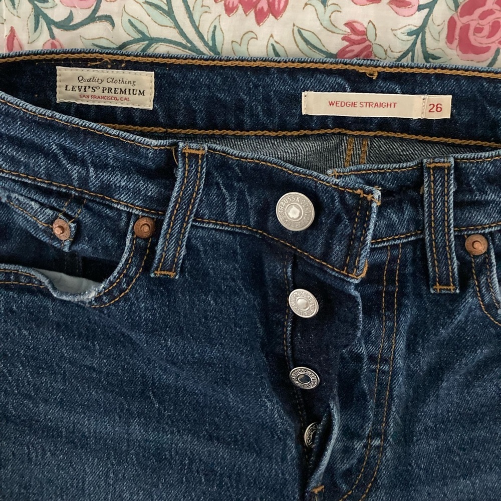 Levi’s Wedgie Straight 26